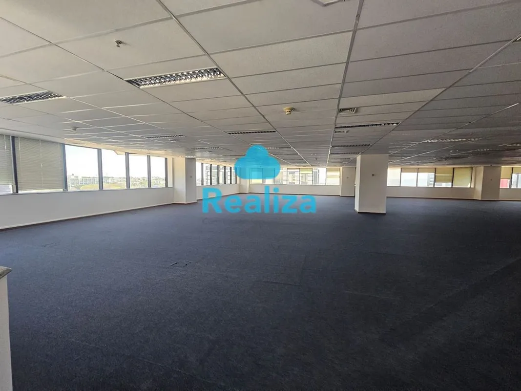 Sala comercial para venda ou locação, com 5 vagas de garagemO Edifício Corporate...