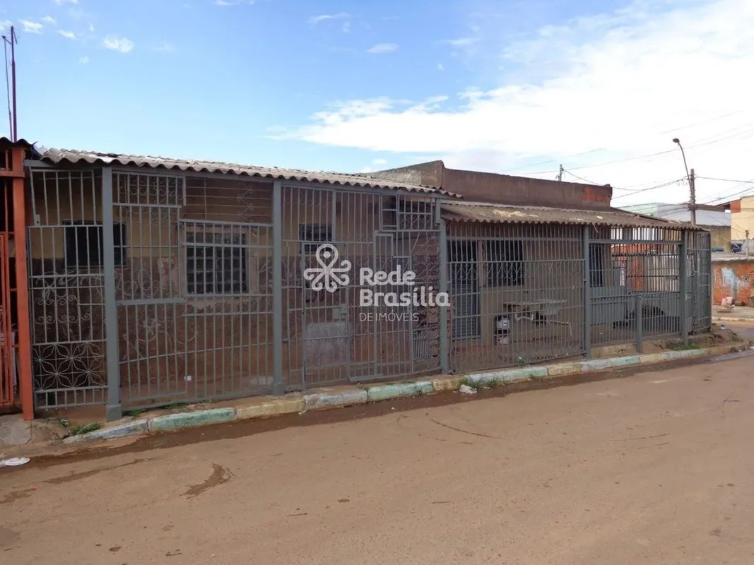 QR 313 | Lote com 3 Casas e 1 Vaga de Garagem - Samambaia Sul. Está procurando u...