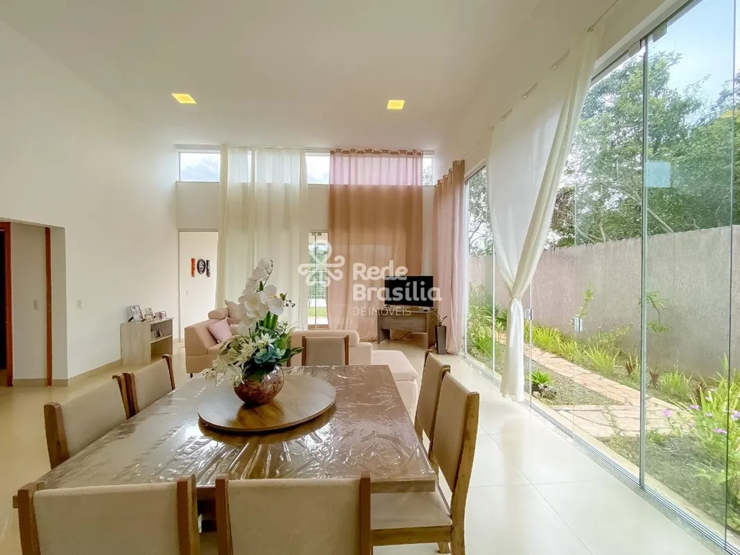 Encantadora casa à venda no Maxximo Garden, localizada no Setor Habitacional Jar...