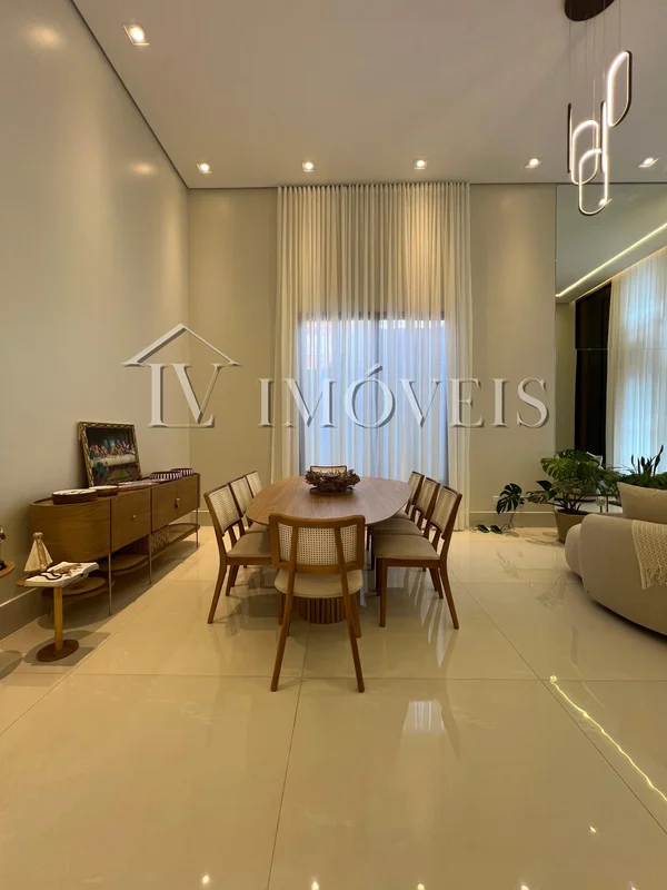LILIAN VIEIRA VENDE: Rua 12/10 Casa nova com 4 suites Venda mobiliada Paisagismo...