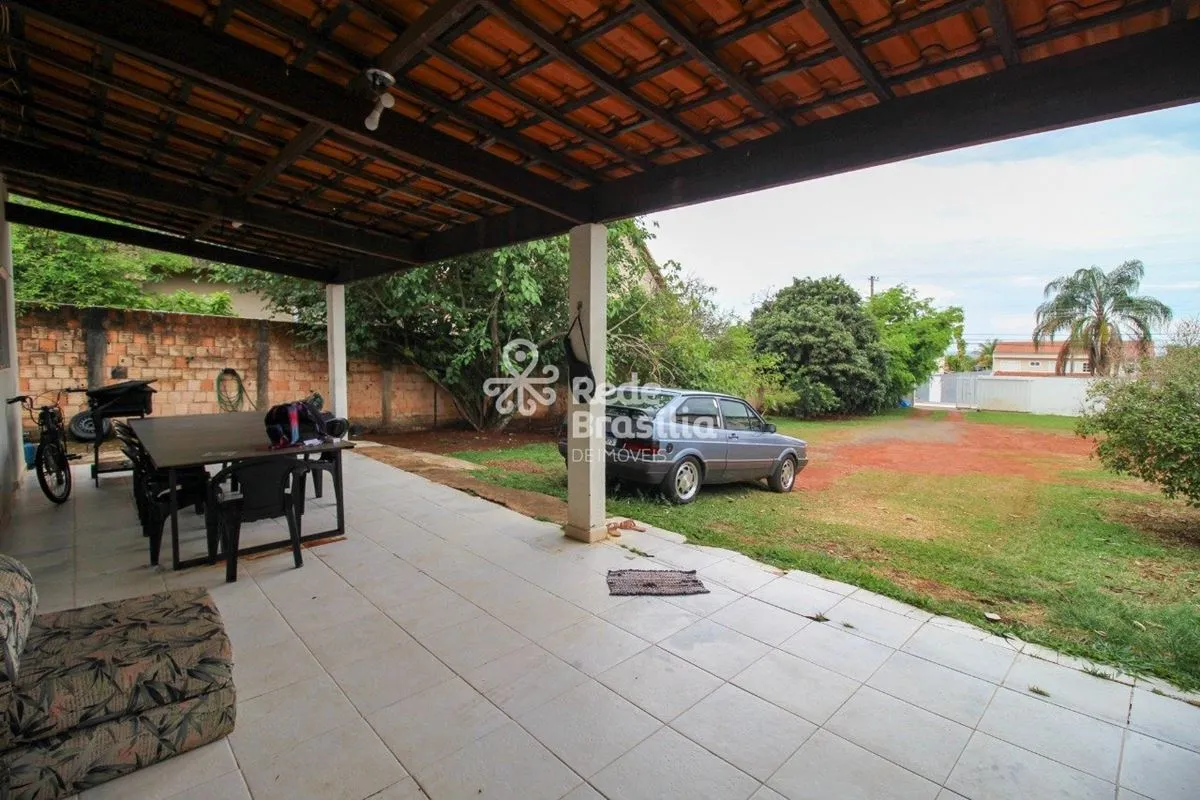 Casa à Venda no Condomínio Estância Jardim BotânicoVenha conhecer esta excelente...