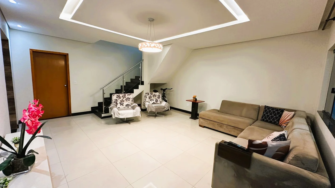 Monumental Agência Imobiliária vende; CASA SHA CONJ 06 | 05 QUARTOS | 400M² | LI...