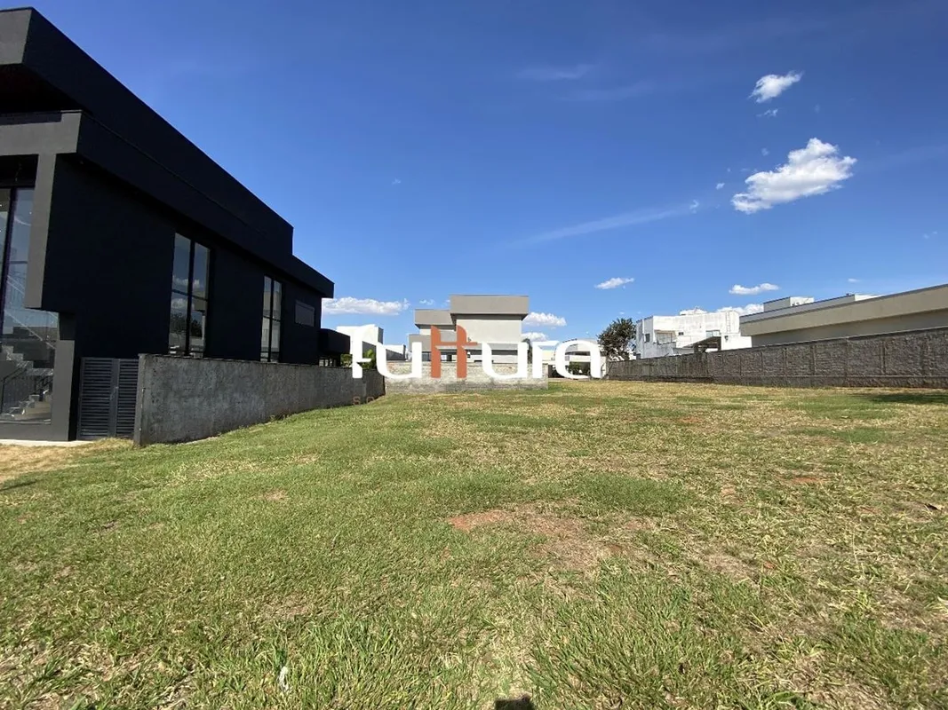 Lote à venda de 406m² no Portal do Sol Green, em Goiânia/GO.Valor: R$ 700.000,00...
