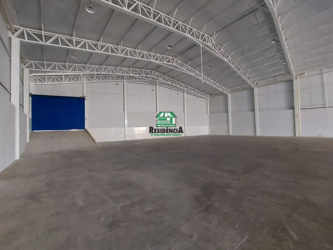 1.200 m² de área Banheiros Excelente localização Amplo espaço para utilização co...