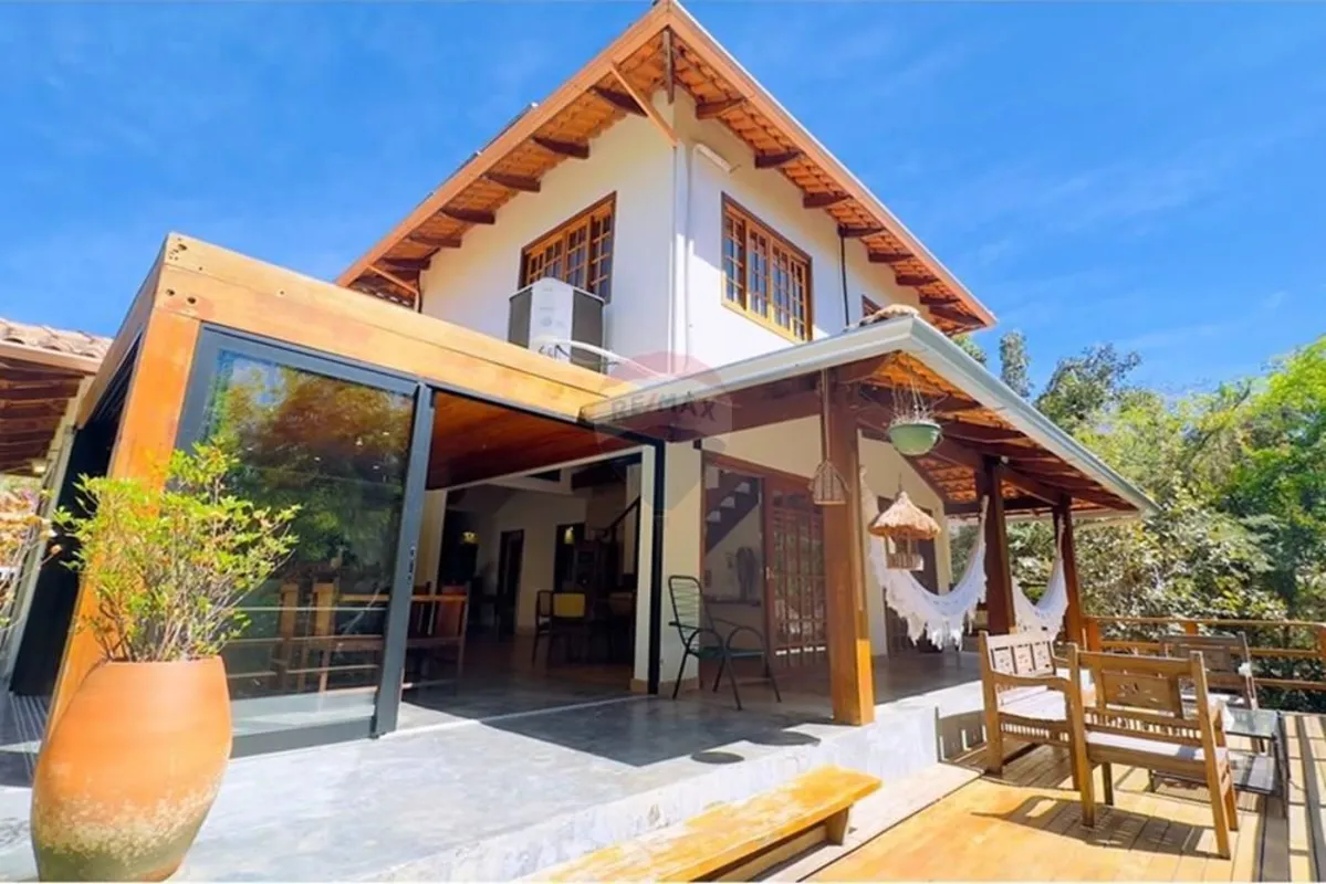 Localizada no Condomínio Parque da Estalagem, a apenas 4minutos do Centro Histór...