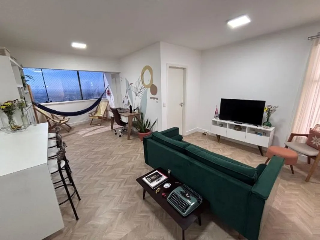HENRIQUE: 9 8 1 9 8-4 2 4 0 (whatsapp) Amplo Apartamento andar alto e nascente n...