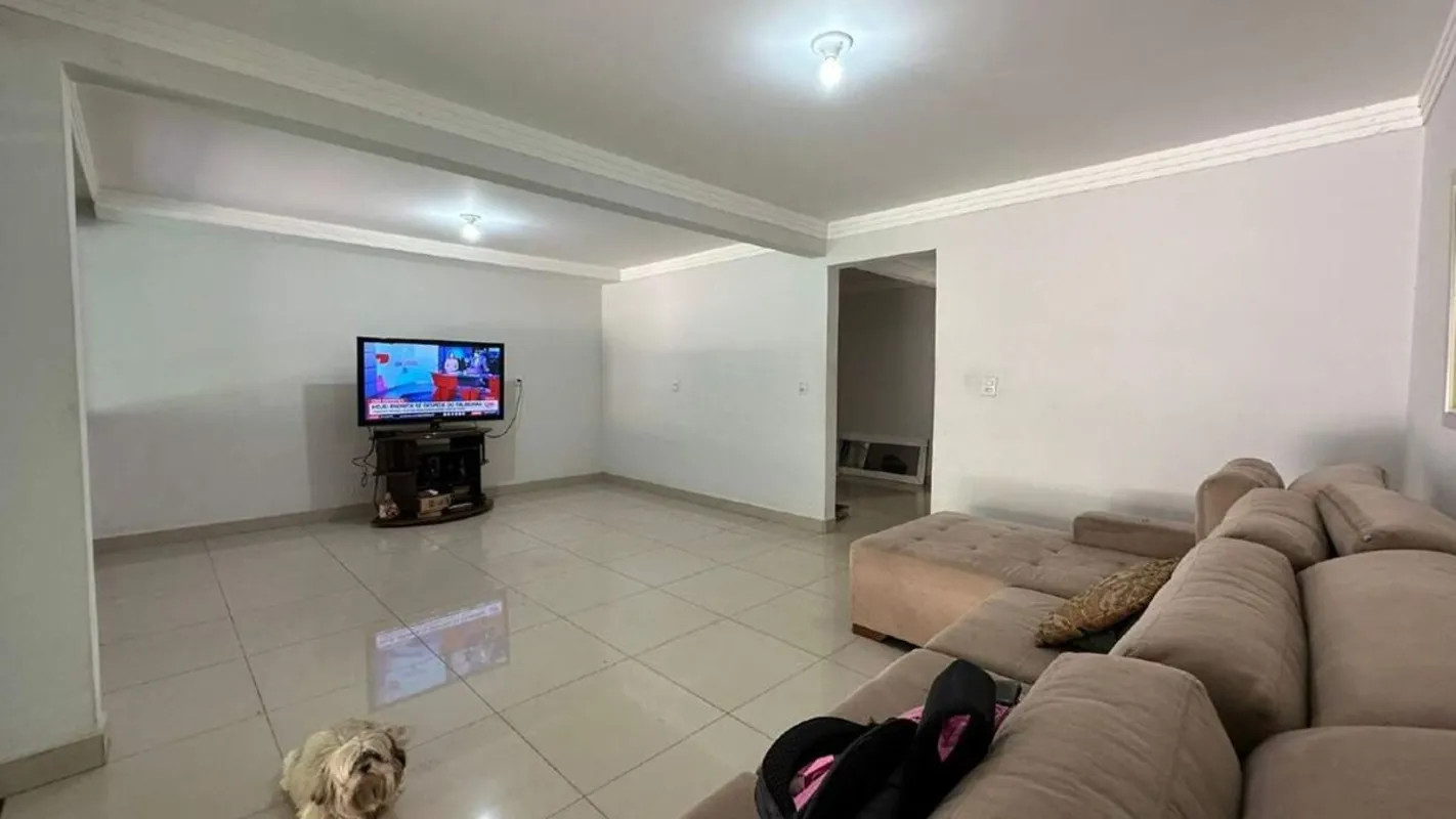 Sobrado Residencial Parque das Campinas Setor BuenoSobrado 317m² 5 quartos sendo...
