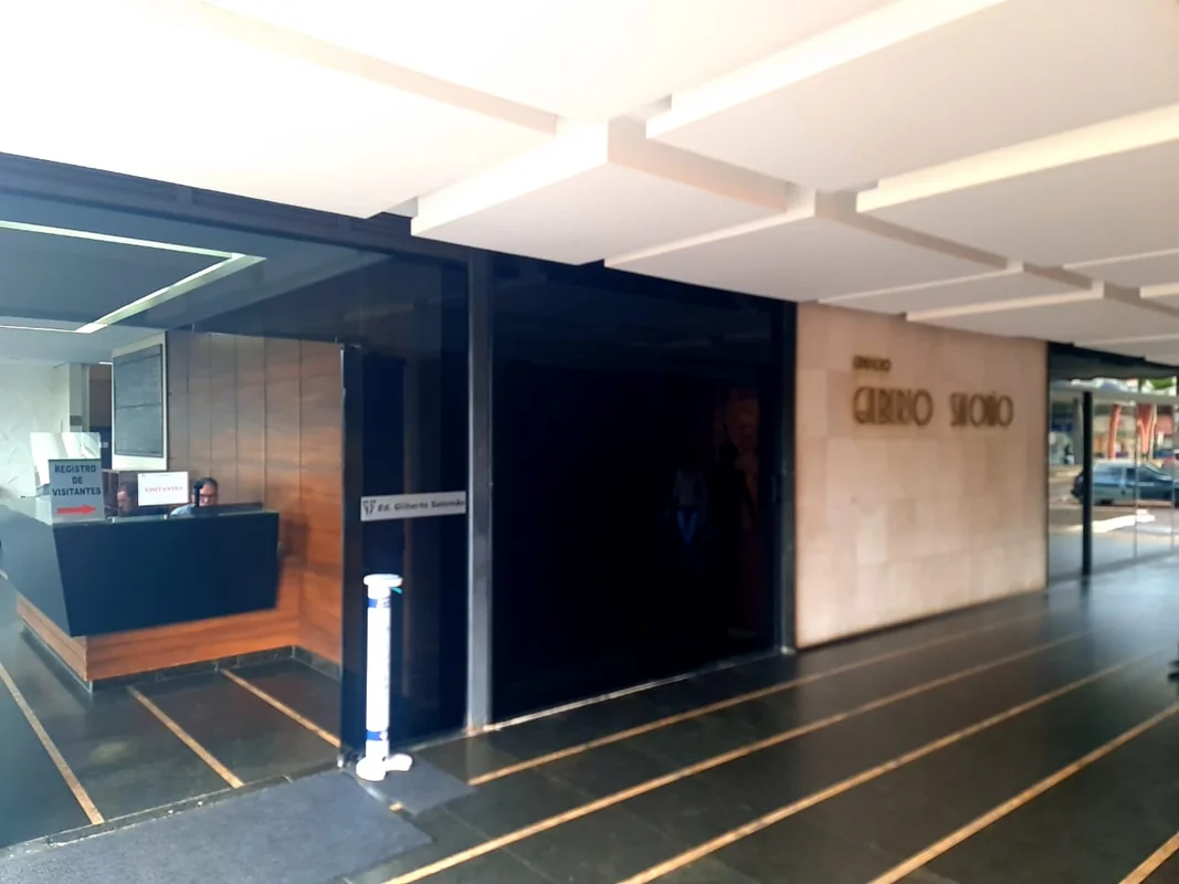 MENDONÇA VENDE2 SALAS COMERCIAIS, DE CANTO - 1 COM VISTA PARA O SCS E OUTRA COM ...