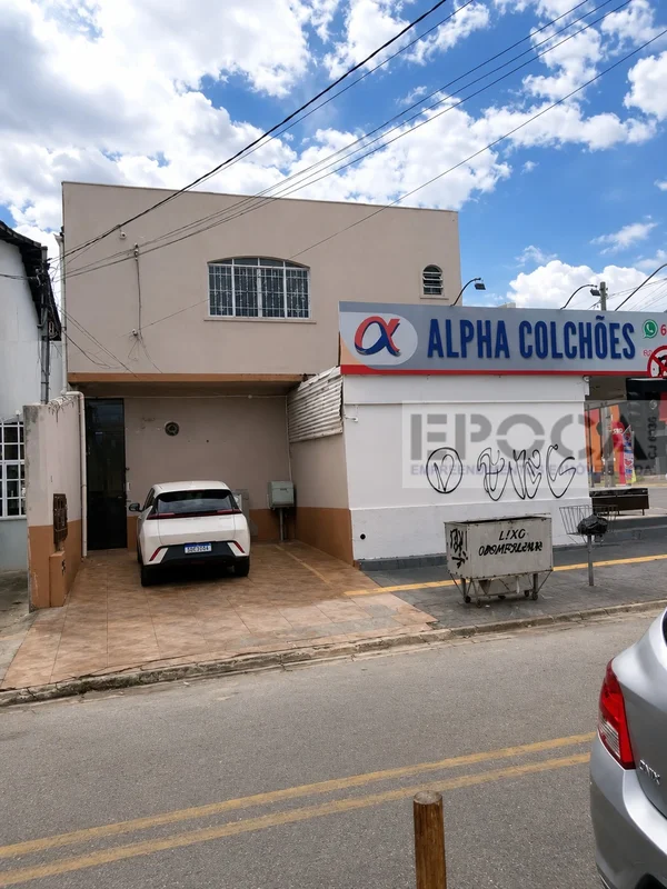 CONJUNTO DE SALAS, SOBRELOJA COM 02 BANHEIROS, PISO EM CERÂMICA E ACESSO COM LAN...