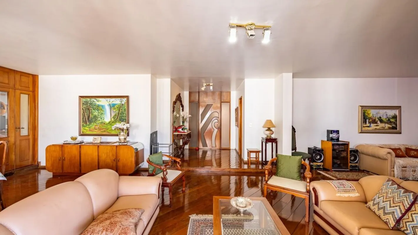 Apartamento alto padrão dos anos 90 em prédio nobre, com 260 m² e apenas uma uni...