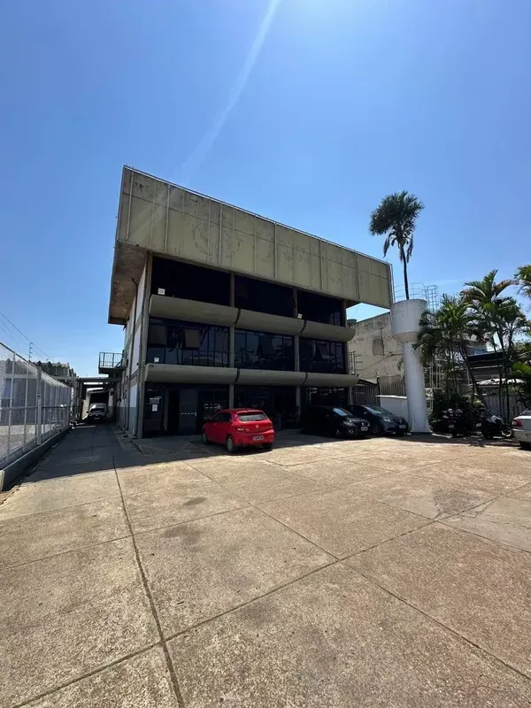 Oportunidade Única - Prédio Comercial com Galpão no SIALocalizado em ponto estra...