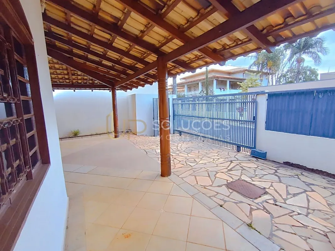 3 Quartos ( 2 Suítes) com closet | Banheira com hidromassagem | Lavabo | DCE | T...