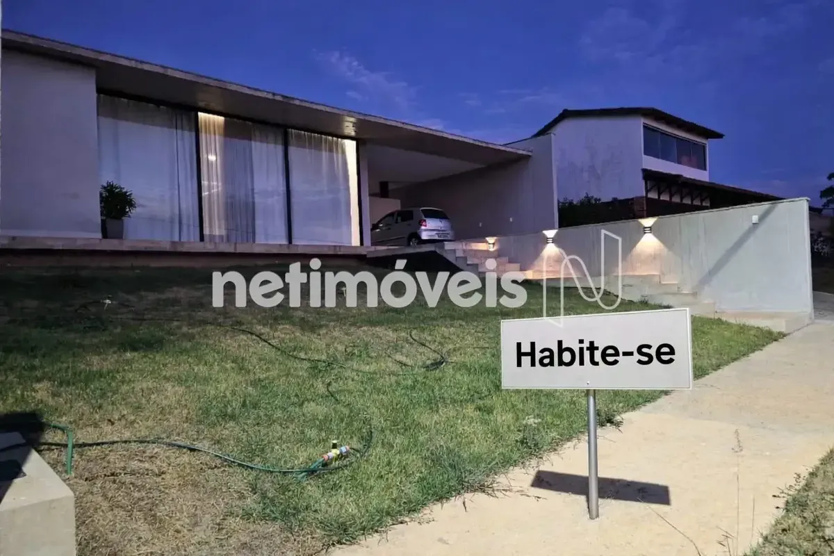 Casa ampla com arquitetura arrojada e diferenciada com vista livre espetacular. ...