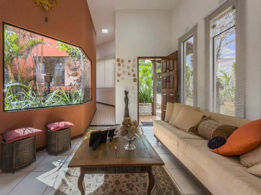 Apresentamos essa casa encantadora localizada no Ville de Montagne, um lugar ond...