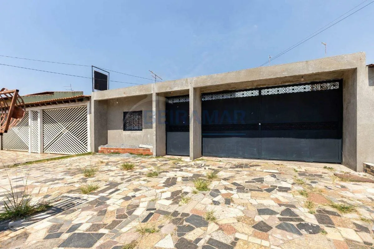 Casa Térrea com Duas Casas nos Fundos - QNE 20, Taguatinga NorteExcelente oportu...