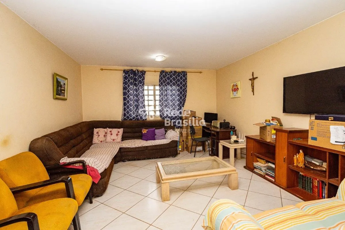 QE 46 | Casa Sobrado - Guará Sobrado espaçoso com entrada independente para dois...