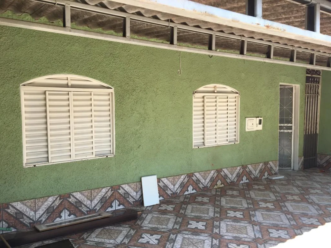 QNN 08 - CEILÂNDIA SUL Ofereço a venda casa em excelente localização junto a QNN...