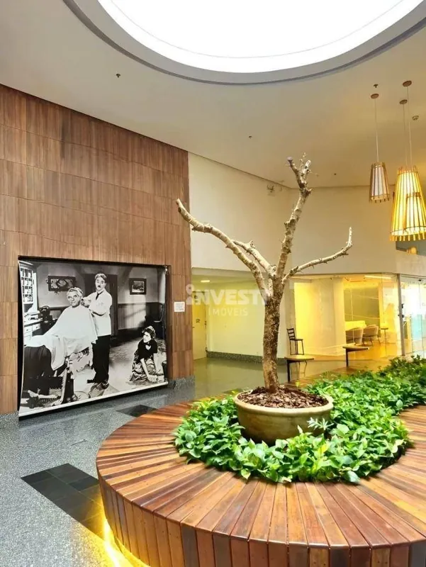 Cód. 622586Sala Comercial / Loja com Mezanino e Ar-Condicionado | 73 m² | Prédio...