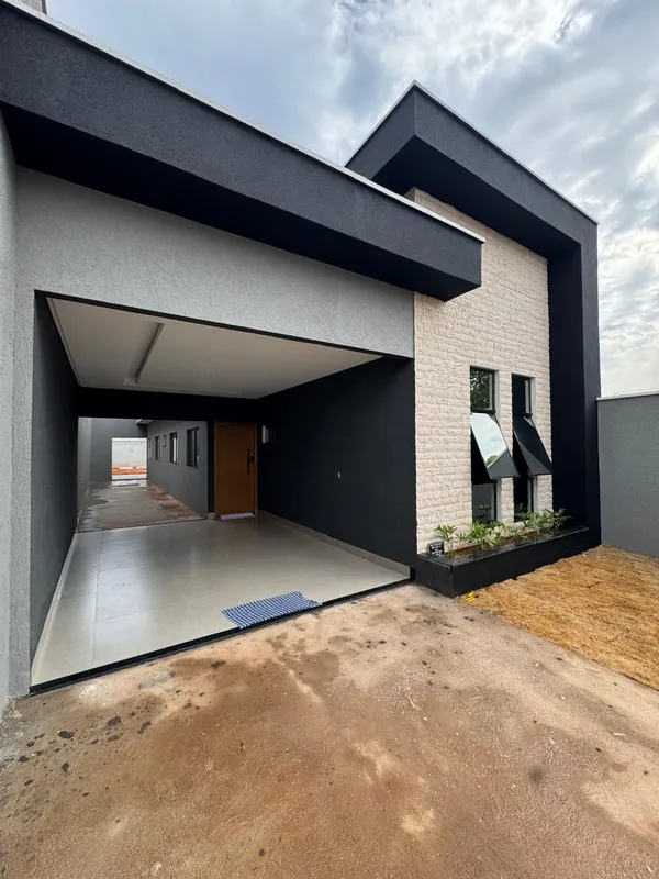 Imóvel à venda região central de Senador Canedo!São 03 quartos, sendo uma suíte!...