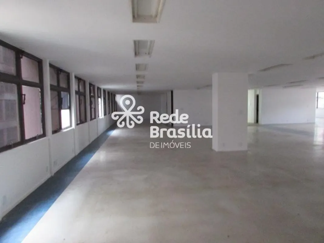 SCS QD 4 BLOCO A 1º ANDAR ED. BRASAL II - ASA SULComposta por ampla sala ocupand...