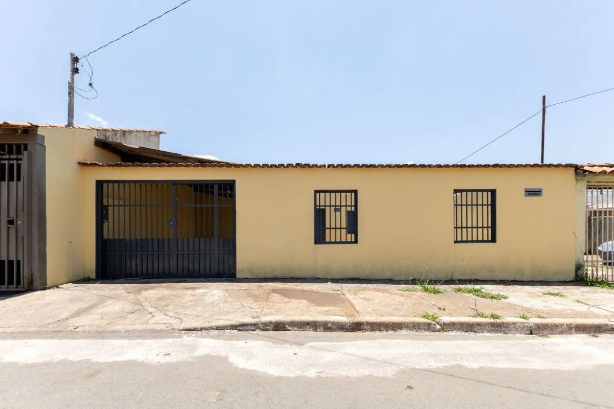 Casa à Venda - Excelente Localização Próxima à Feira Permanente da QNJÓtima opor...