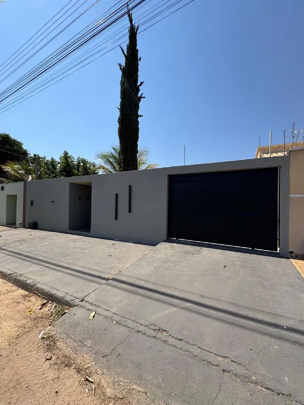 03 QUARTOS UM COM CLOSET E 01 SUITE COM CLOSET, TEM A OPÇÃO DE FECHAR OS CLOSETS...