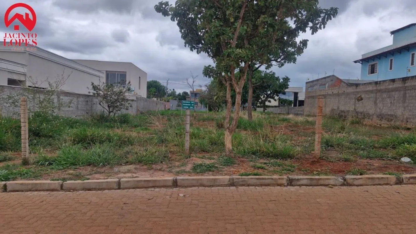 LOTE À VENDA NO JARDIM BOTÂNICO CONDOMÍNIO ESTÂNCIA QUINTAS DA ALVORADA 640m²Lot...