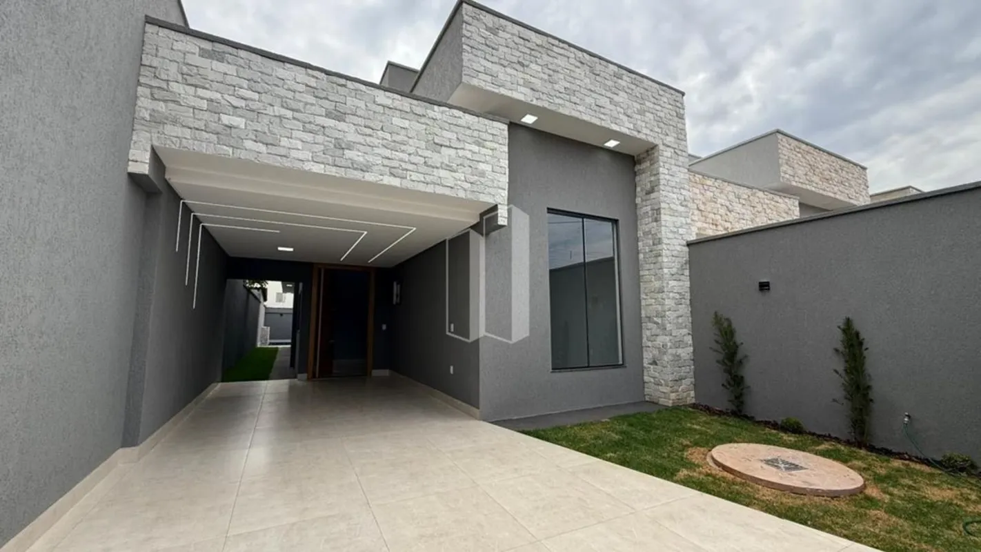  Casa de Alto Padrão na Vila Santos Dumont Garagem para 4 carros, ampla sala int...