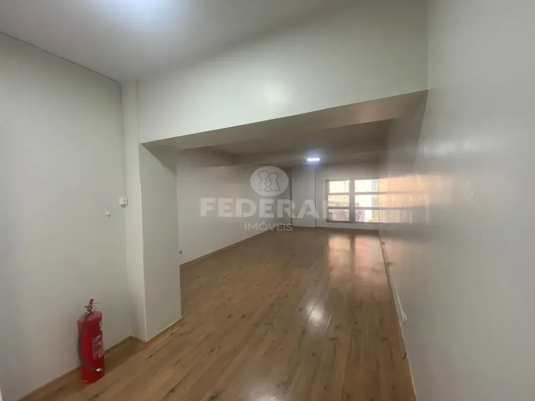 Disponível para locação, esse espaço comercial de 40m² localizado no coração de ...