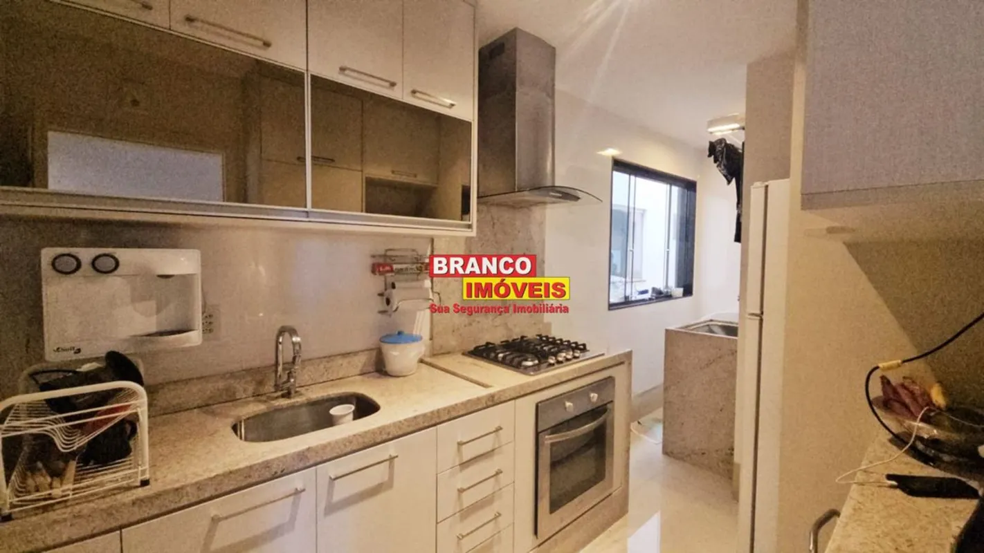 Este encantador apartamento de 68m² foi totalmente reformado, unindo modernidade...