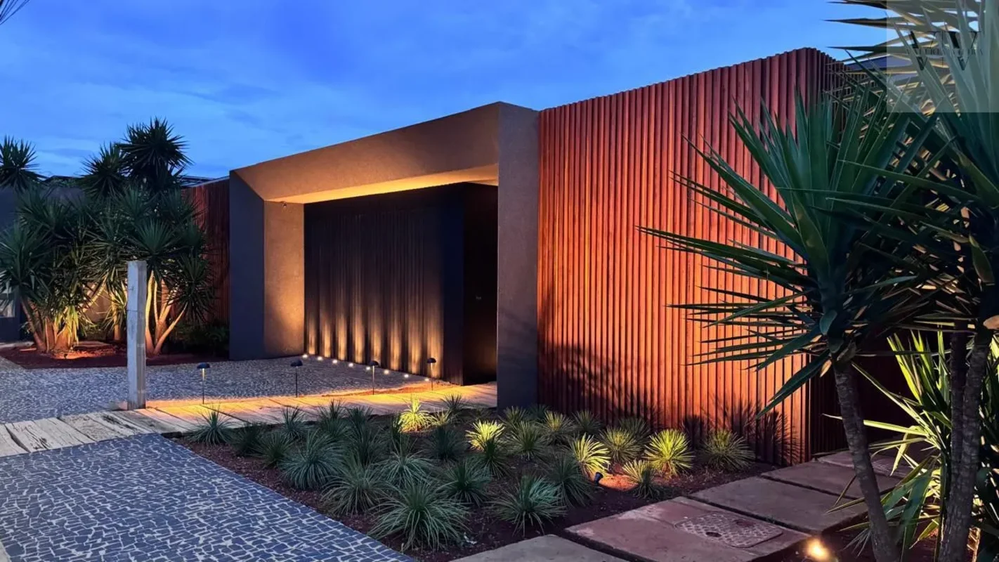 Luxuosa casa sobrado ESCRITORIO MOBILIADO para alugar no Lago Sul, em Brasília. ...