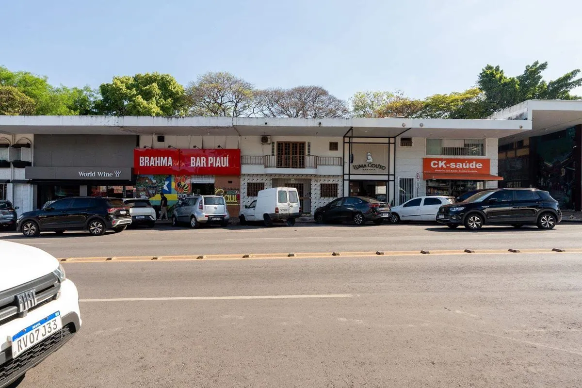 Loja Dupla Vazada - CLS 403, Asa SulExcelente loja comercial com 218 m², vazada ...