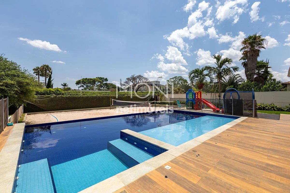 Casa térrea com lazer e quadra de beach tennis – SMPW 21, Park Way Em um terreno...