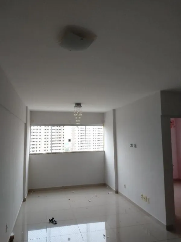 Apartamento: 02 quartos sendo 1 suíte, salas de estar, jantar e tv, cozinha e ár...