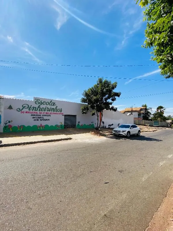 Vende-se uma escola em Goiânia. Localizado no setor São Francisco, escola conta ...