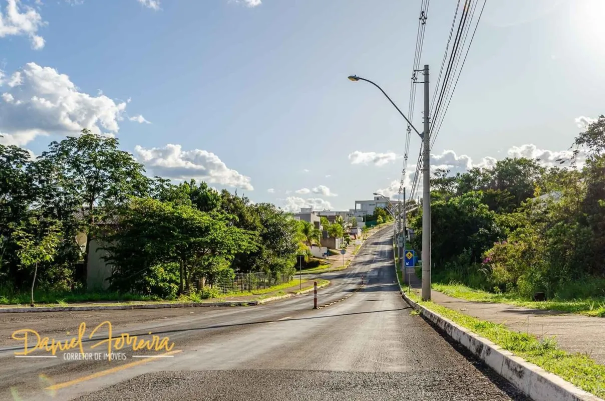 Excelente lote de esquina na Alameda das Tulipas - Parte Alta do condomínio - Ac...