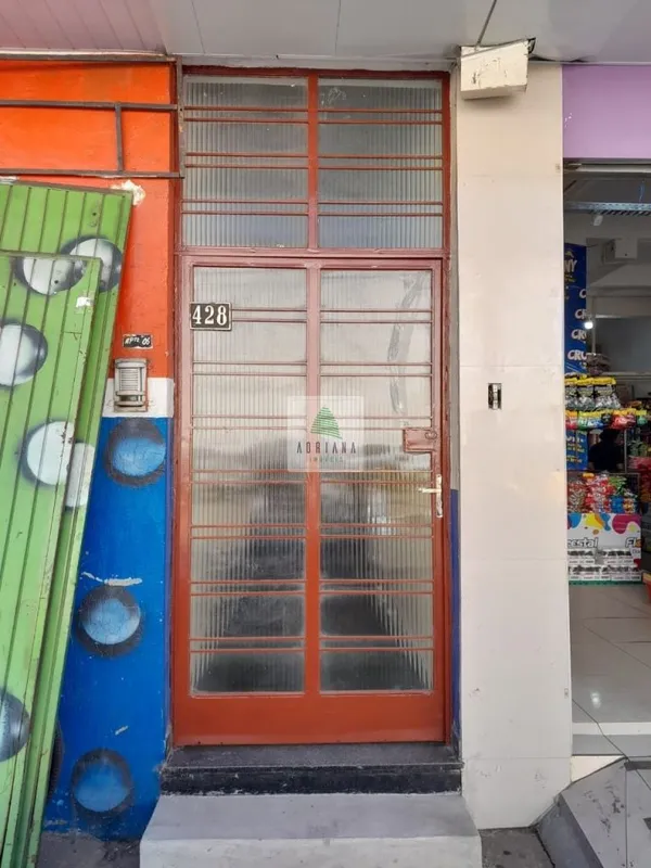 apartamento localizado no centro , sendo sobre loja, 4 quartos sendo 2 suítes, s...