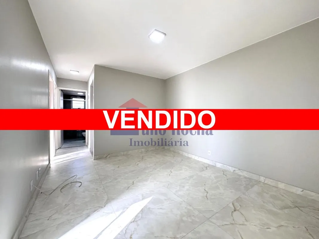 JULIO ROCHA IMOBILIÁRIA VENDE!MARAVILHOSO APARTAMENTO REFORMADO, TÉRREO NA QC 01...