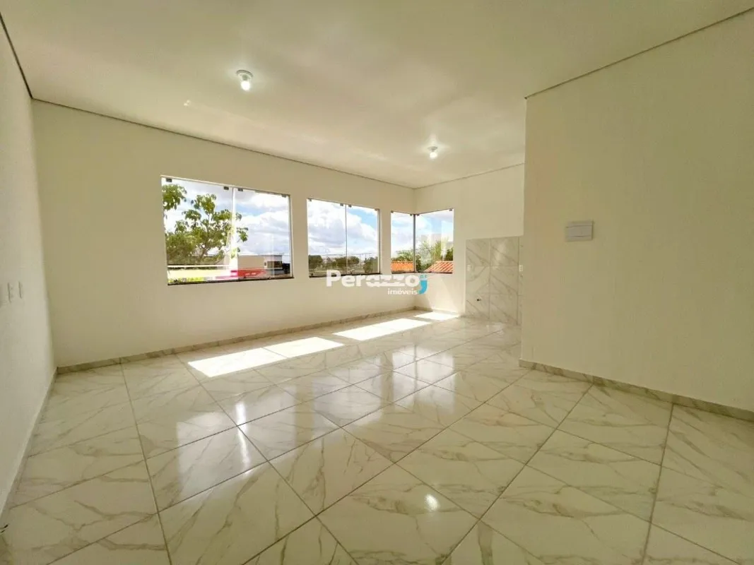Sala comercial localizada na Avenida das Paineiras - Jardim Botânico III por R$2...