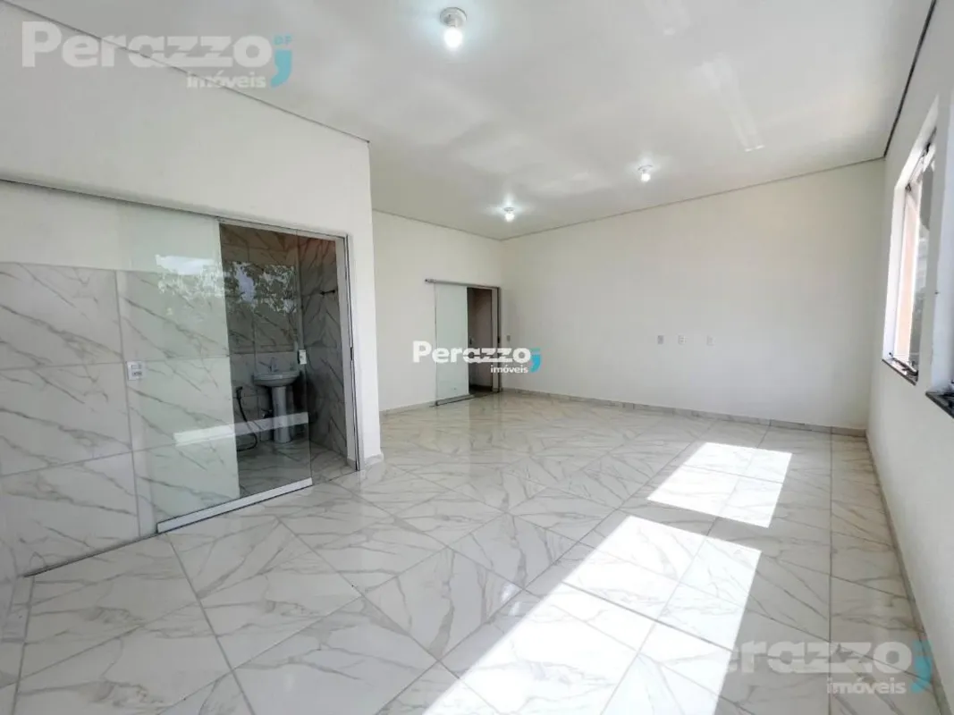 Sala comercial localizada na Avenida das Paineiras - Jardim Botânico III por R$2...
