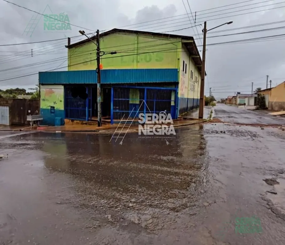 Excelente Galpão de esquina, pronto para montar o seu comércio - Área construída...