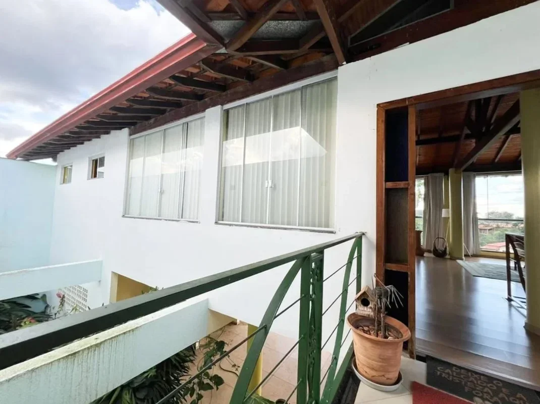 Julisce Alencar Assessoria Imobiliária vende...Casa localizada Condomínio Solar ...