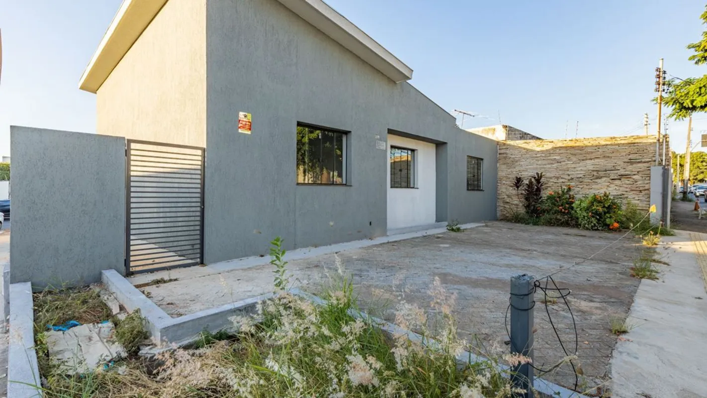 Casa comercial de 160 m² com 6 salas 4 banheiros e 4 vagas à venda no Setor Sul....