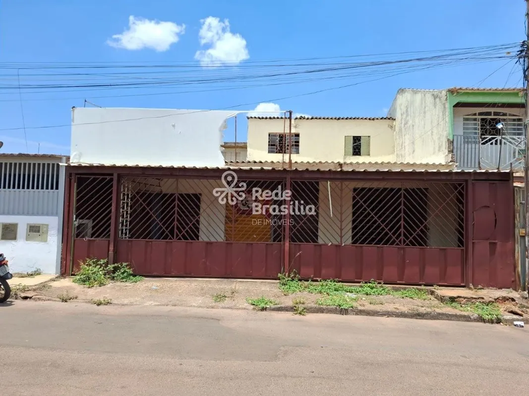 Quadra 310 | Casa 3 Quartos , 2 banheiros com 3 Vagas de Garagem - Recanto das E...