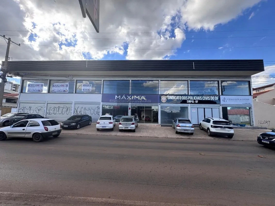 Batista Soluções Imobiliárias apresenta:Excelente prédio comercial na QND 22, Ta...
