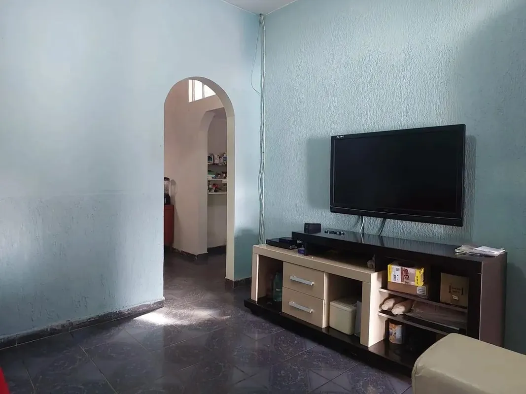 Casa de laje em um terreno de 252,31m².Composta por sala, 2 quartos amplos, send...