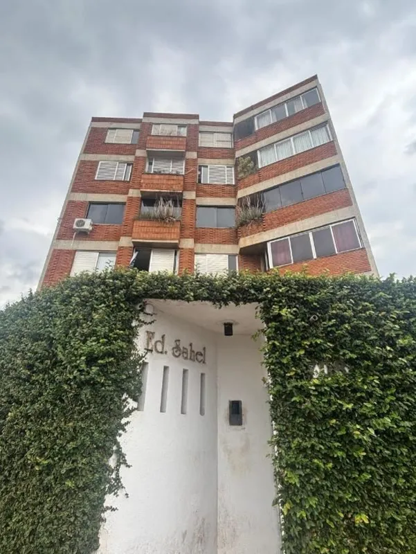 HENRIQUE: 9 8 1 9 8-4 2 4 0 (whatsapp) Apartamento na Rua 83, Ed. Sahel, Setor S...