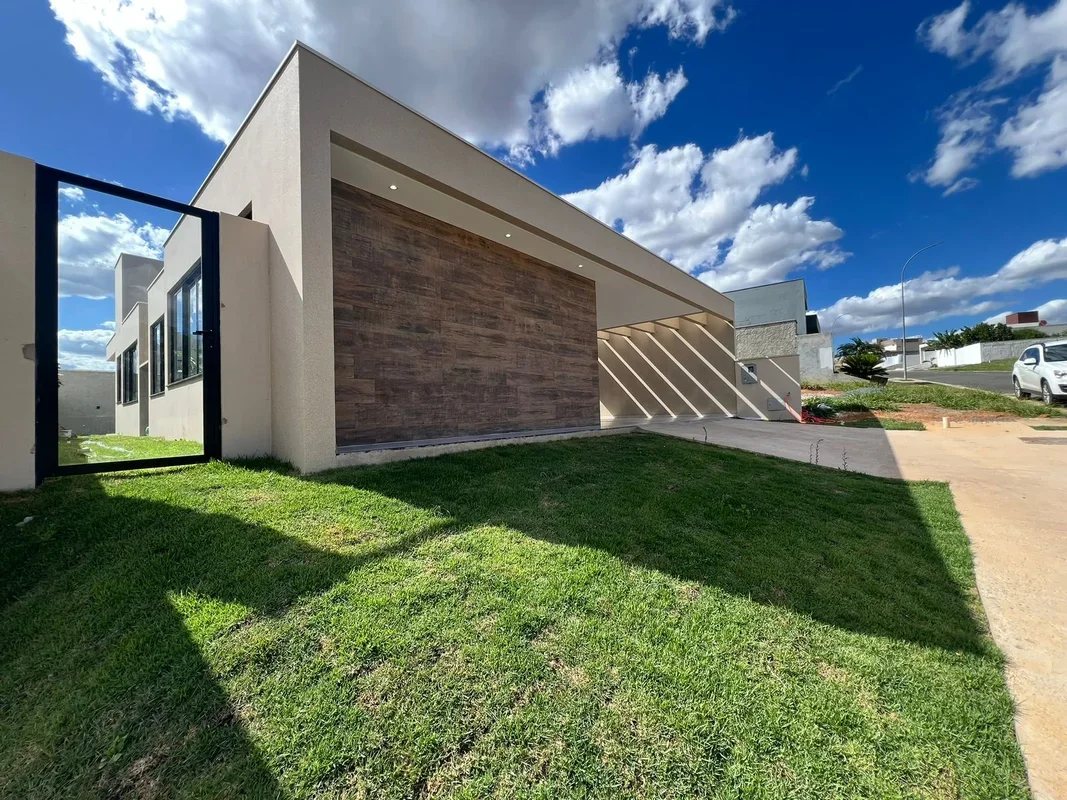 Julisce Alencar Assessoria Imobiliária vende...Casa localizada no condomínio Res...