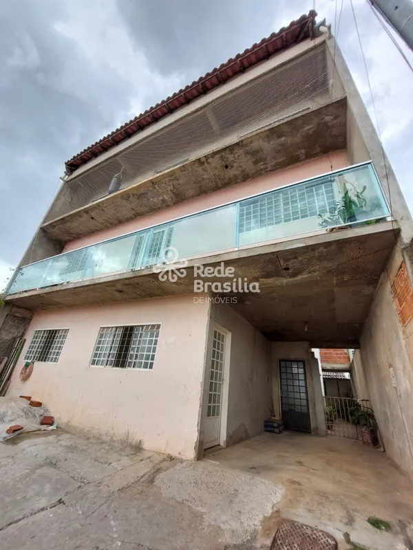 Qnm 21 | Casa 5 Quartos sendo 3 Suítes com 3 Vagas de Garagem - Ceilândia Aprese...