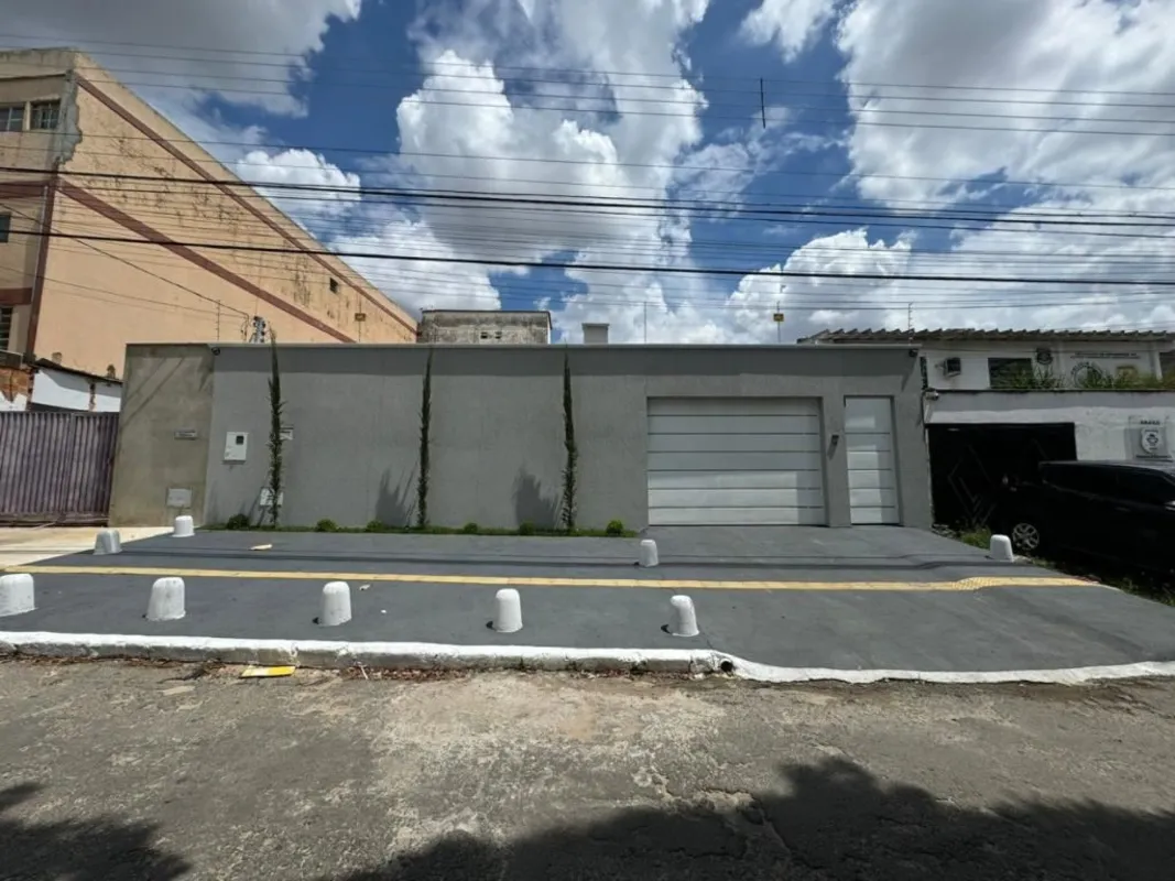 Casa residencial: Piso superior com 2 suítes plenas com armário e ar condicionad...